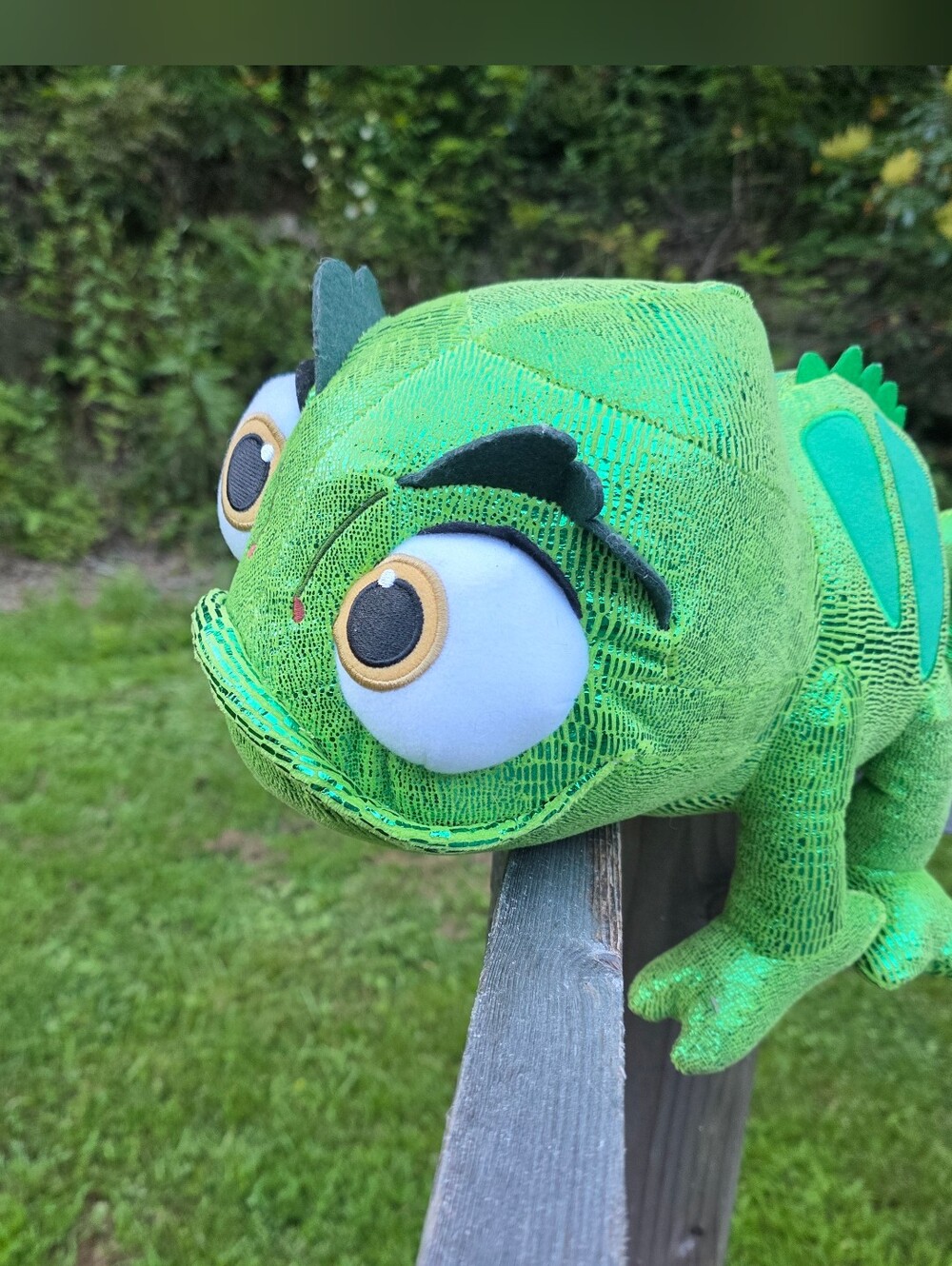 Disney Rapunzel Tangled Pascal Plush Chameleon Green Metallic Shiny Large